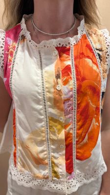 SLEEVELESS