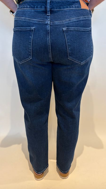 STRAIGHT LEG DARK WASH