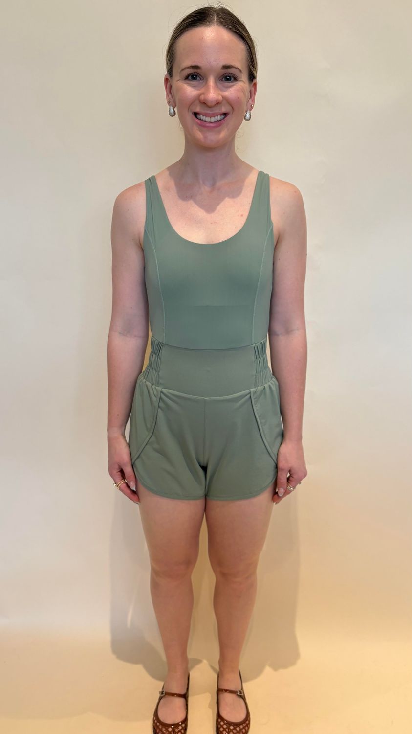 ACTIVE WOVEN SHORTSIE