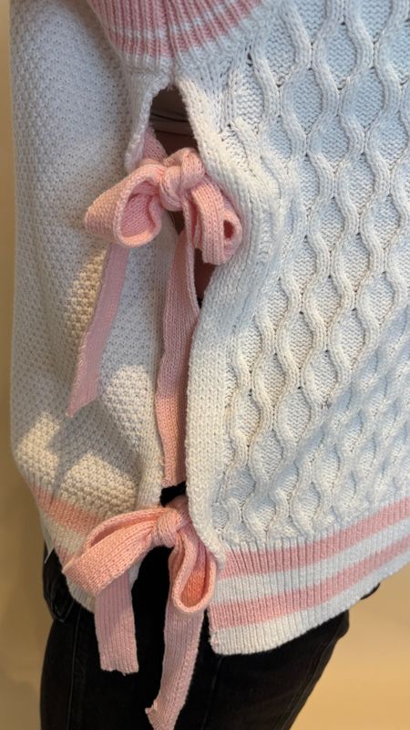 KNIT VEST WITH RIBBON BOW