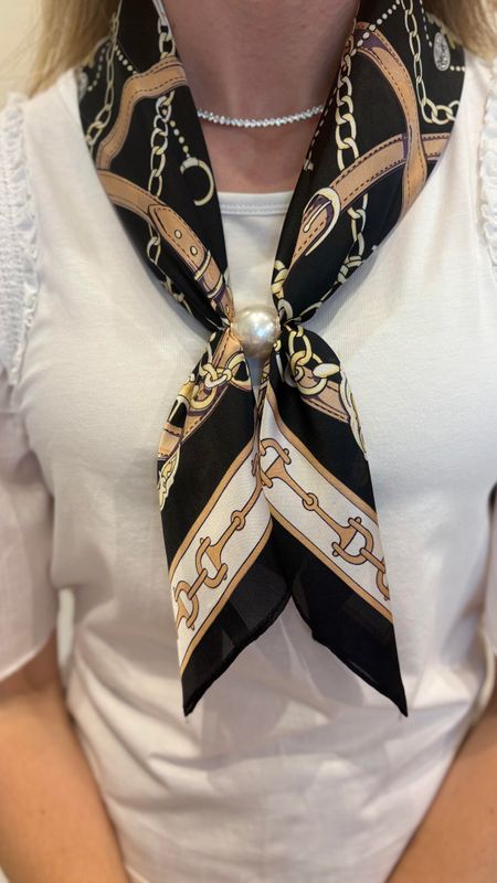 MAGNETIC SCARF
