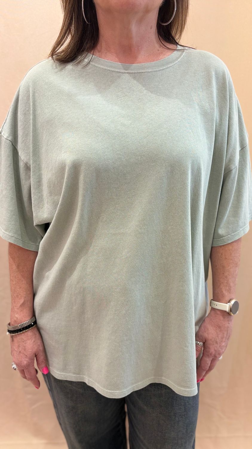 OVERSIZED TEE