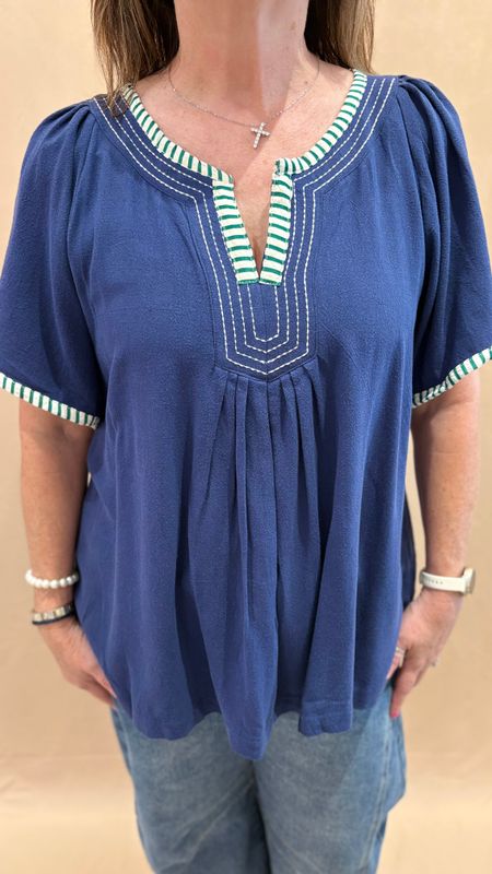 V NECK CONTRAST TRIM
