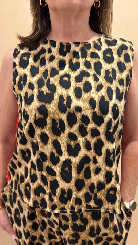 LEOPARD PRINT SLVLSS TOP