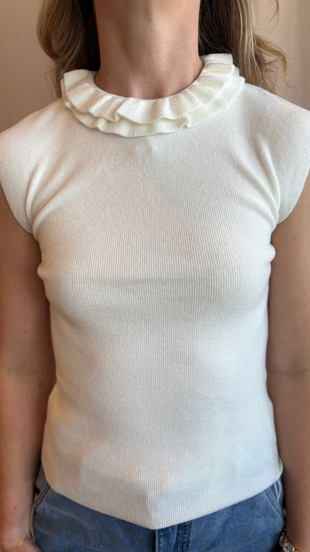 KNITTED SLEEVELESS SWEATER