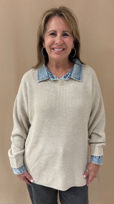 SWEATER W/DENIM COLLAR