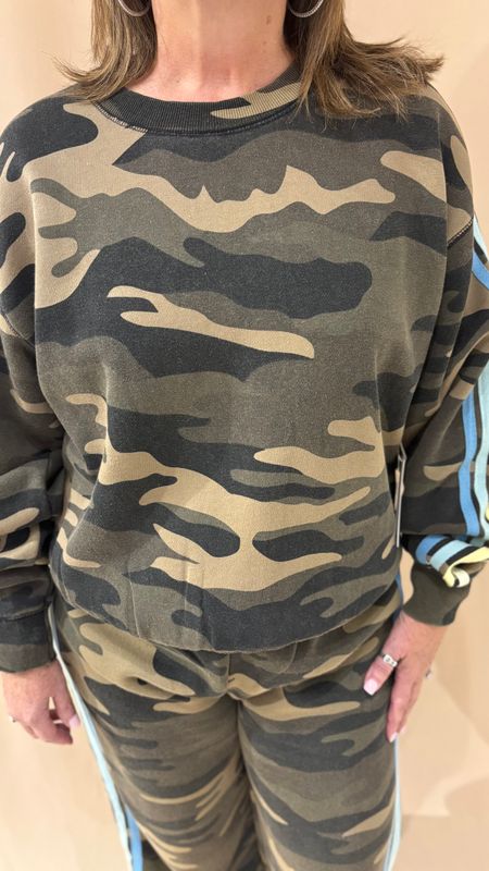 ALPINE CAMO W STRIPE TOP