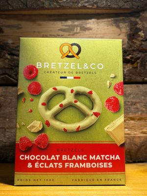 Bretzel chocolat blanc matcha & éclats de framboises 100g
