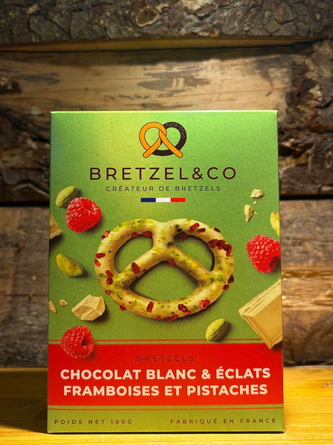 Bretzel chocolat blanc & éclats de framboises et pistaches 100g