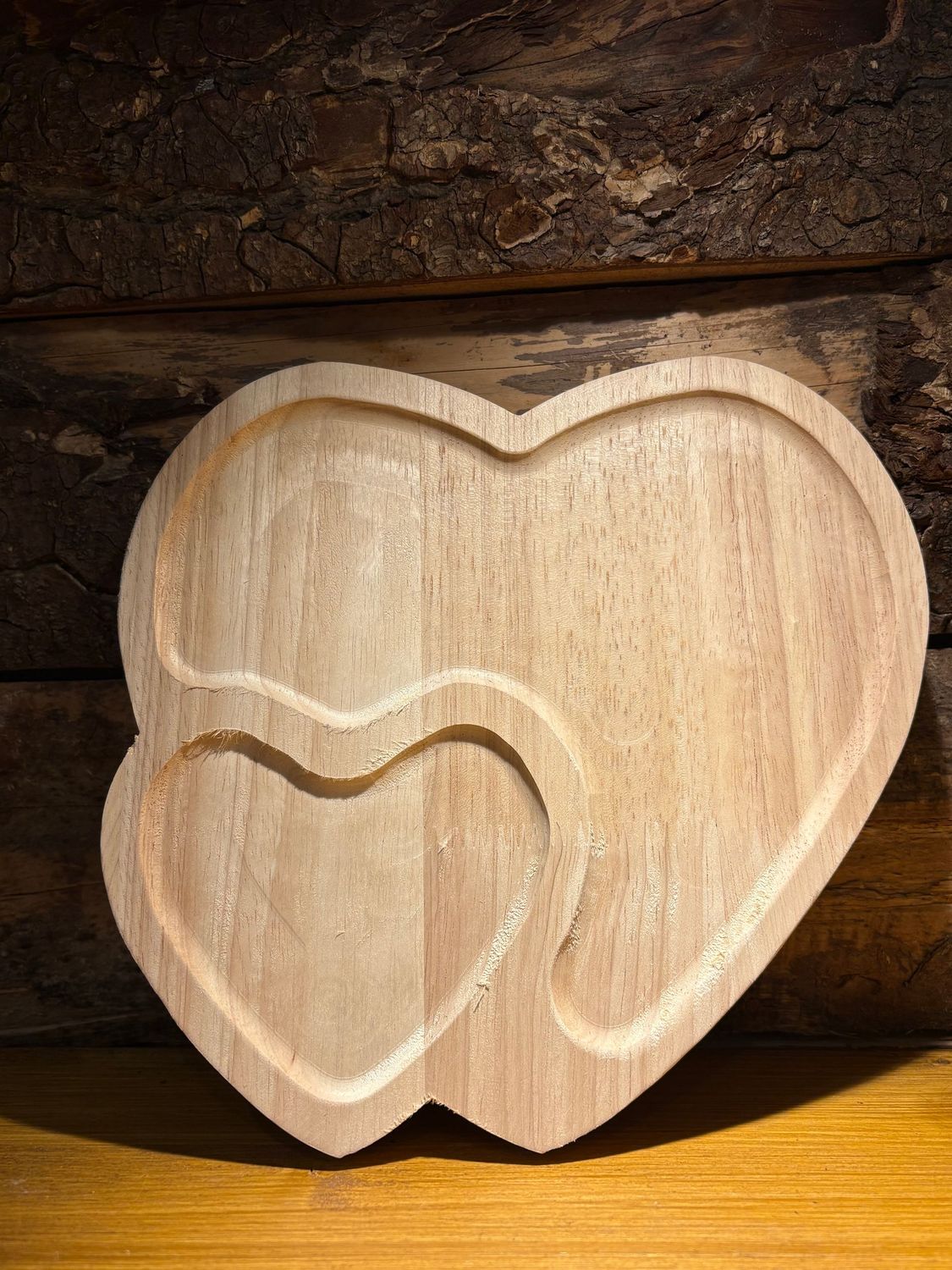 Plateau en bois en forme de cœur
