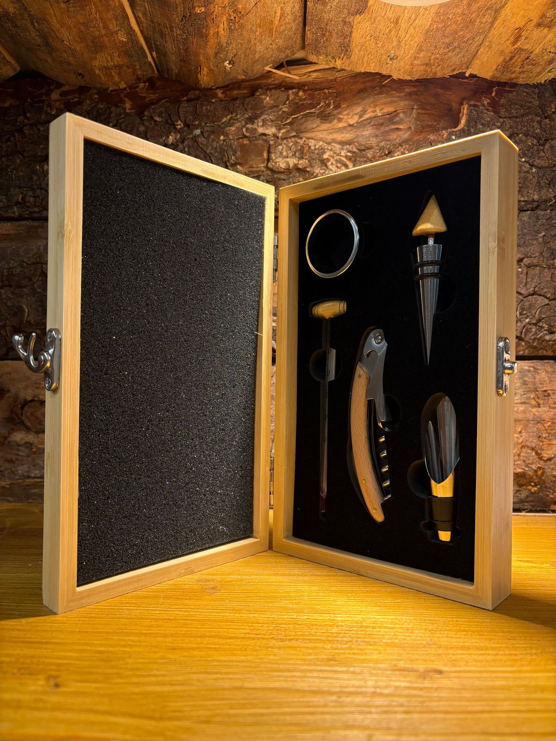 Coffret en bois d'ustensiles vin