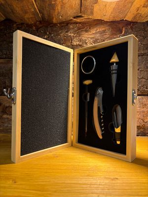 Coffret en bois d'ustensiles vin