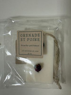 Attache parfumée Grenade poire 25g Attache parfumée Grenade poire 25g