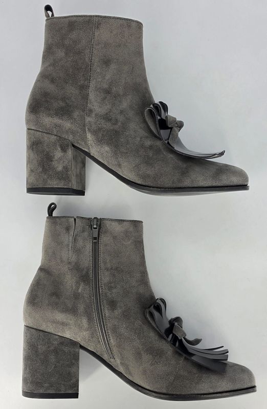 Kennel & Schmenger Stiefelette aus Nubukleder mit Lederschleife in taupe Gr. 38 Kennel & Schmenger Stiefelette aus Nubukleder mit Lederschleife in taupe Gr. 38