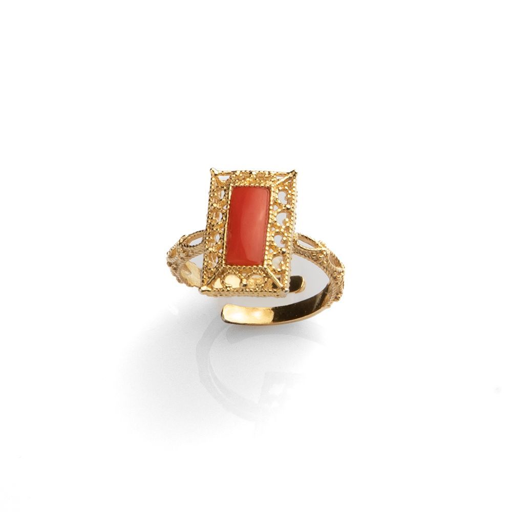 Anello regolabile con corallo rosso e filigrana – finitura placcata oro