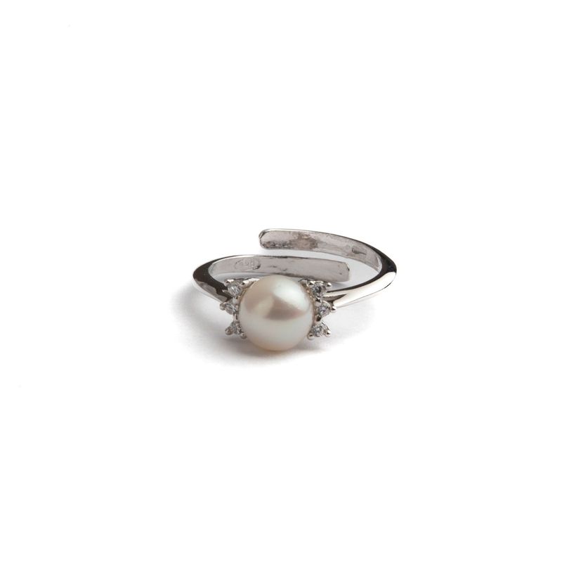 Anello regolabile con perla centrale e zirconi – finitura argento