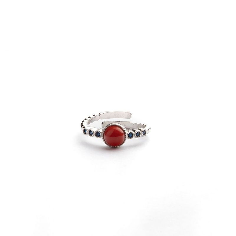 Anello regolabile con corallo rosso e cristalli blu – finitura argento
