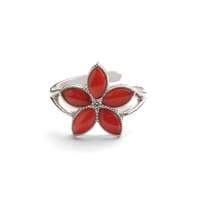 Anello regolabile fiore in corallo rosso – finitura argento