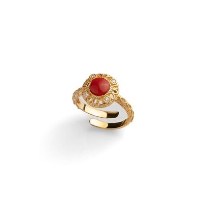 Anello regolabile con corallo rosso e dettagli luminosi – finitura placcata oro