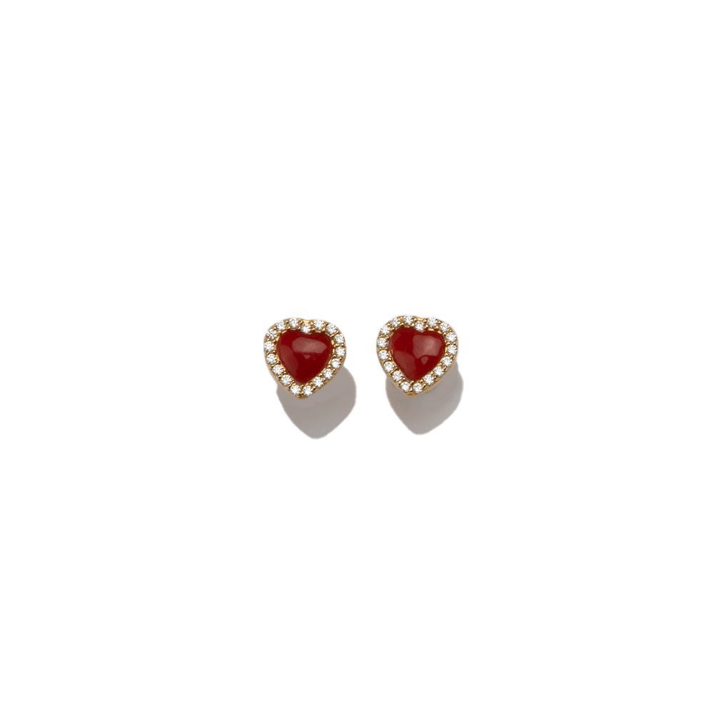 Orecchini a cuore con corallo rosso e pavé luminoso – finitura placcata oro