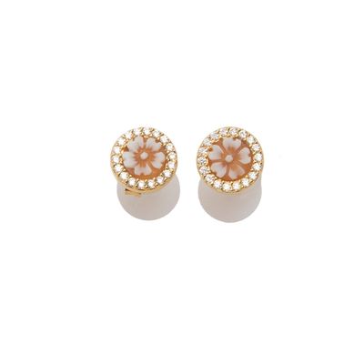 Orecchini tondi con cameo floreale e pavé di cristalli