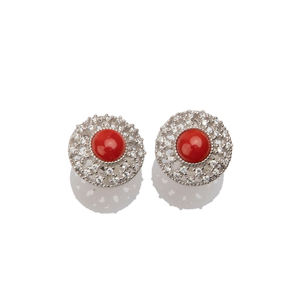 Orecchini rotondi in argento con corallo rosso e pavé di cristalli
