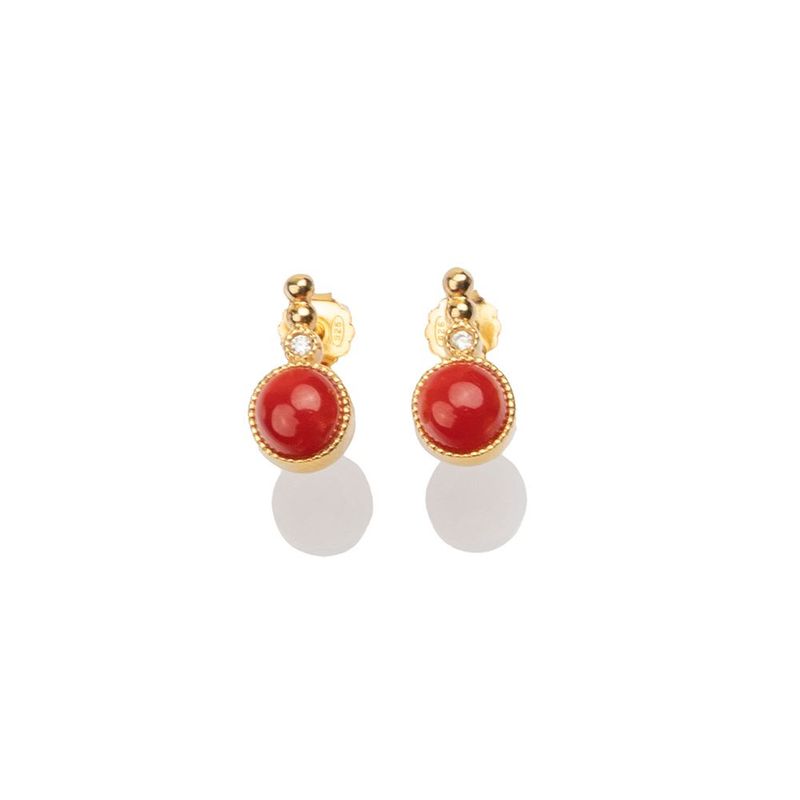 Orecchini pendenti in argento dorato con corallo rosso e punto luce