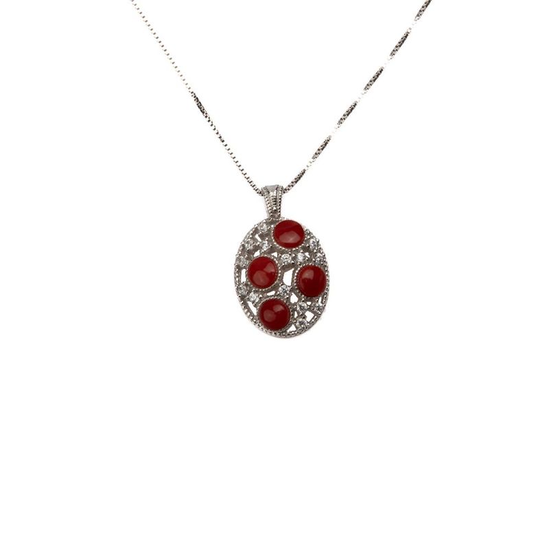Collana con pendente ovale in corallo rosso e dettagli brillanti