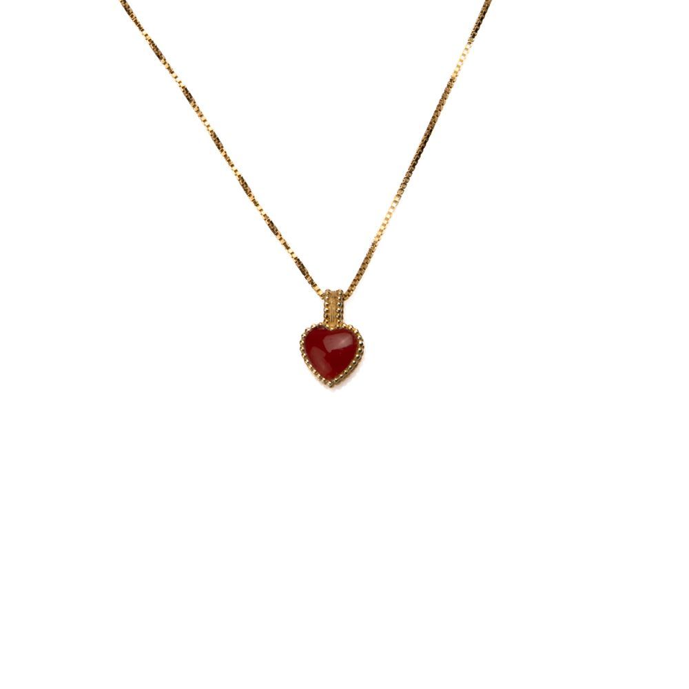 Collana in finitura placcata oro con cuore in corallo rosso