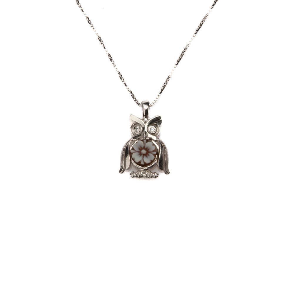 Collana con pendente gufo e cammeo floreale