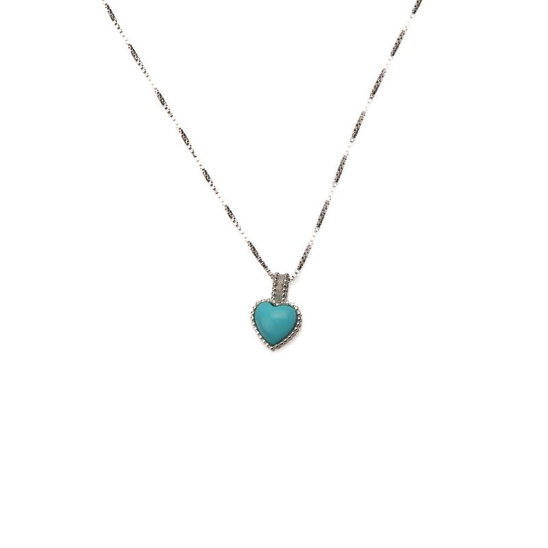 Collana con pendente a cuore in turchese e dettagli luminosi