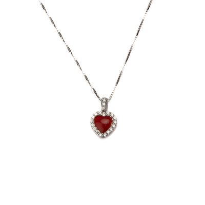 Collana con pendente a cuore in corallo rosso e dettagli luminosi