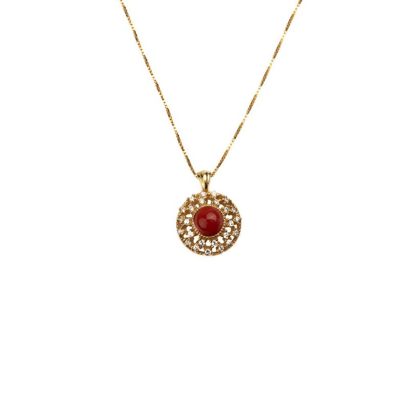 Collana con pendente rotondo e corallo rosso centrale