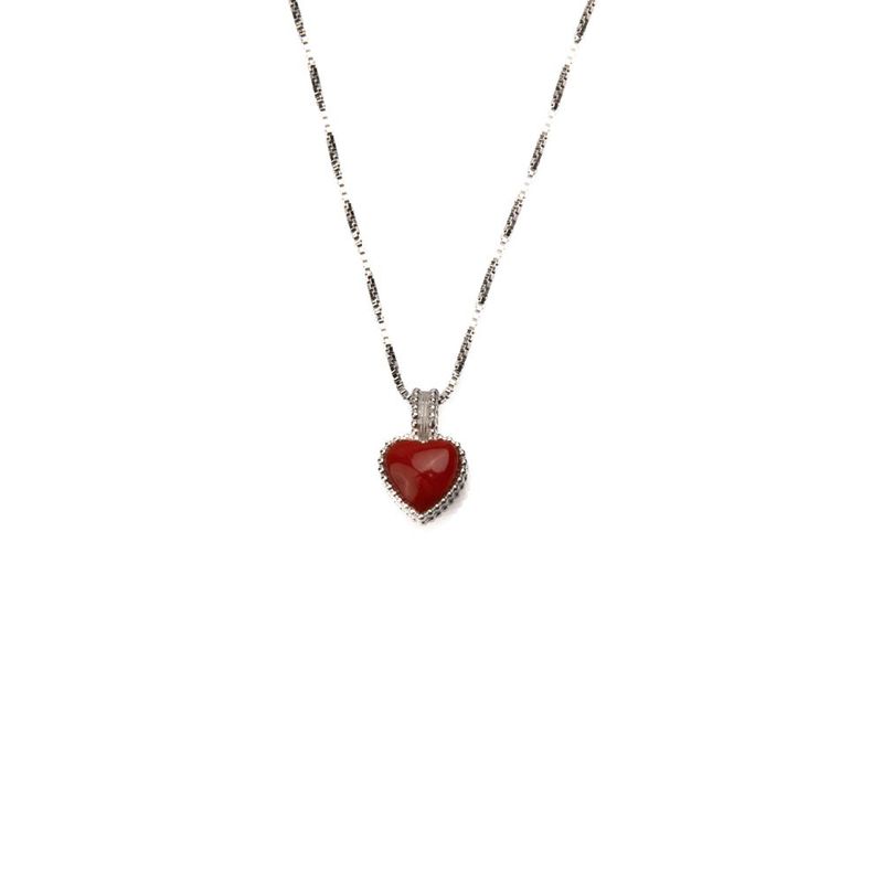 Collana in argento con pendente a cuore e corallo rosso