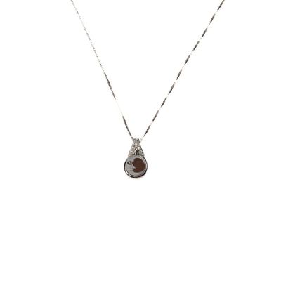 Collana in argento con cammeo e dettagli luminosi Collana in argento con cammeo e dettagli luminosi