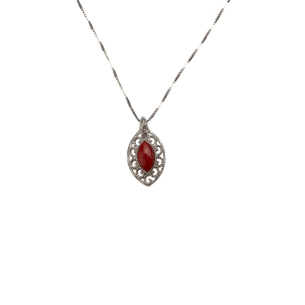 Collana in argento con pendente traforato e corallo rosso