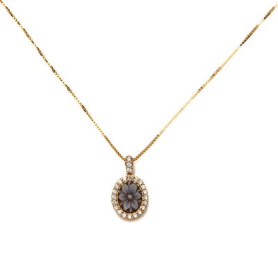 Collana dorata con pendente ovale floreale e pavé luminoso