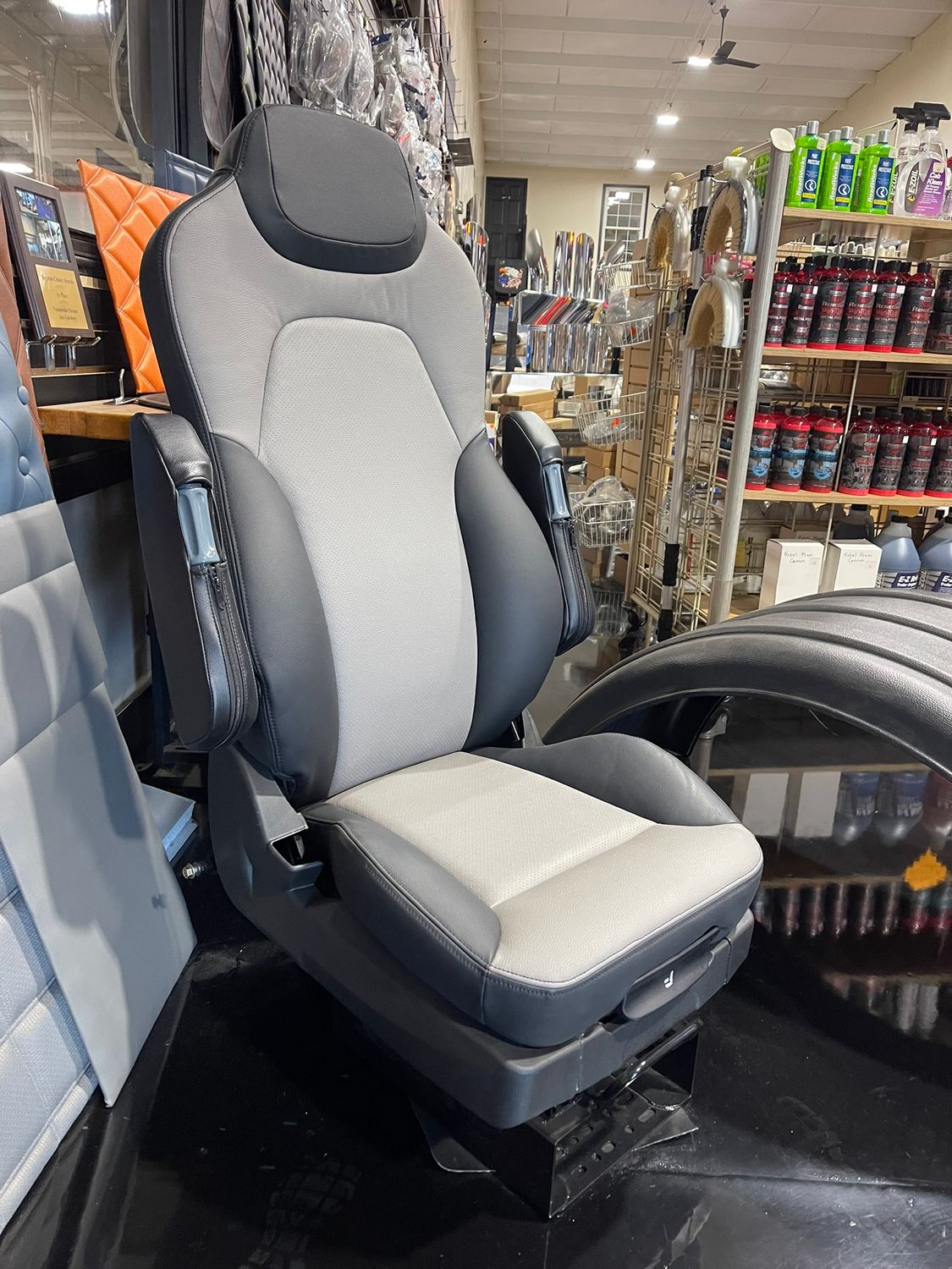 Consign. Grey/Blk Leather Seat A/C &amp;Heat