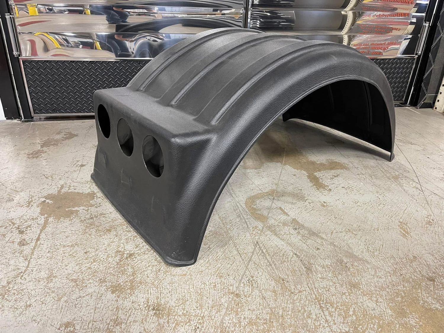 Single Black Poly Minimizer Fender with Lightbox