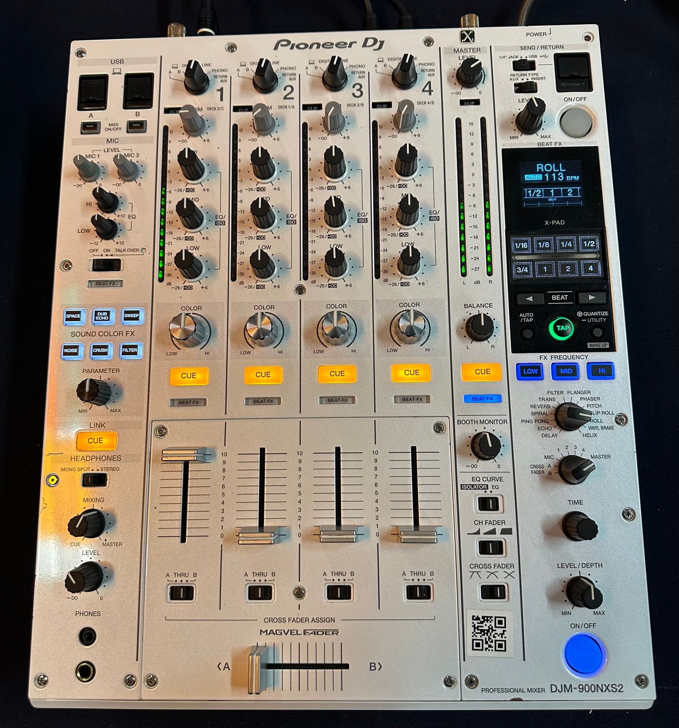 2e hands Pioneer DJM900 NXS2 Limited xhite