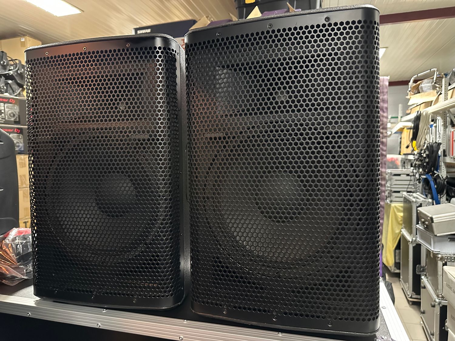 2x Audiomix (no-brand) actieve 12” speaker