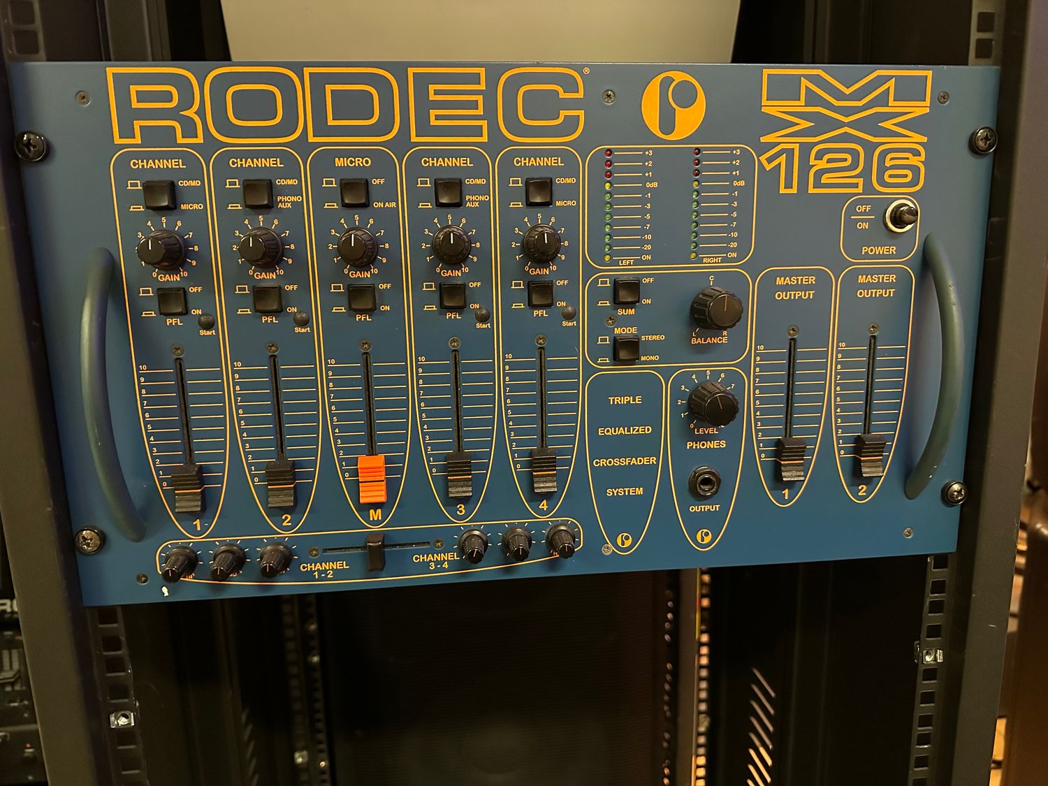 2e hands Rodec MX126 mixer