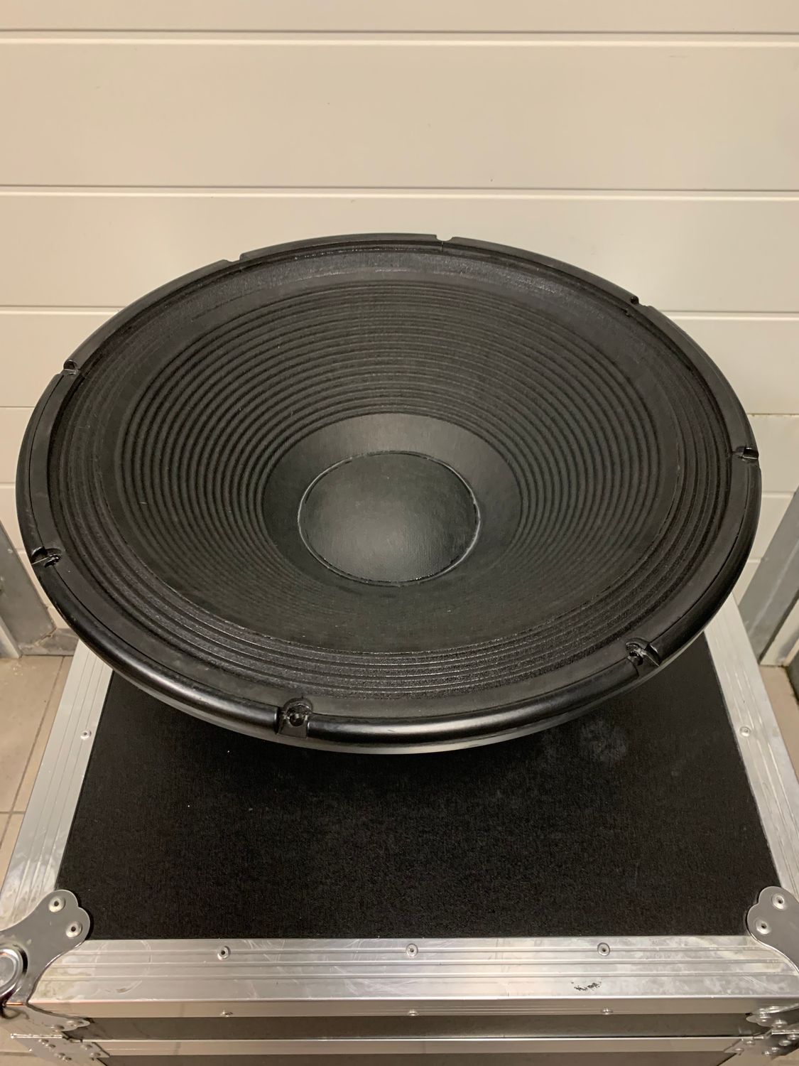 RCF M18100- Mackie  swa1801
