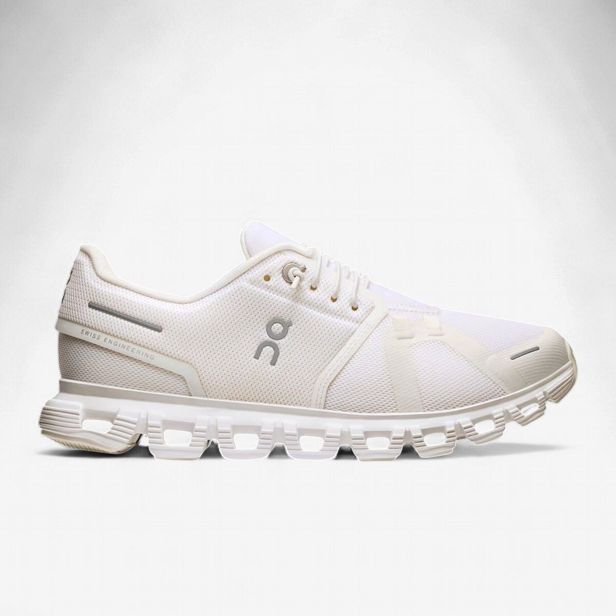 ON RUNNING WOMEN'S CLOUD 6 WHITE/WHITE, Size: 7