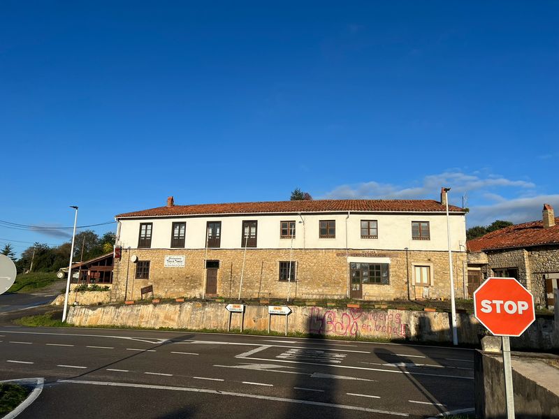 Terrenos con edificaciones en Ruiloba