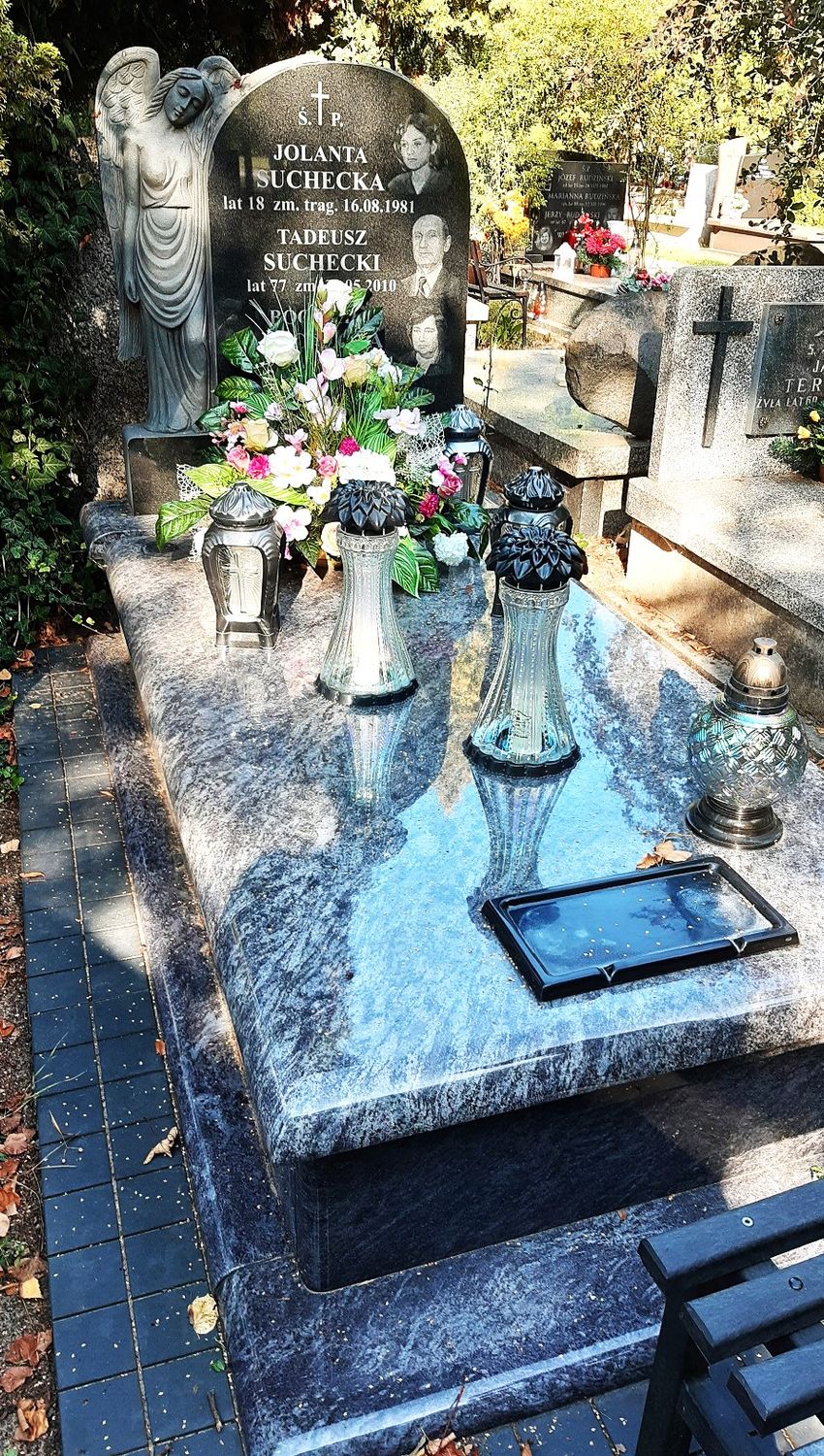 Czarny Anioł 110cm + Nagrobek z kam. Orion