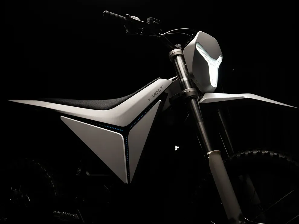 Yvolt Surge V, Model: Yvolt Surge V