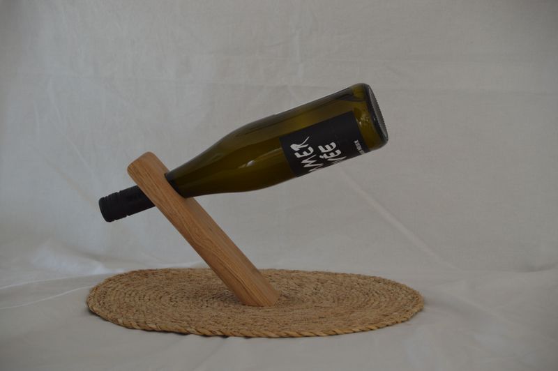 Schwebender Weinflaschenhalter aus Eichenholz