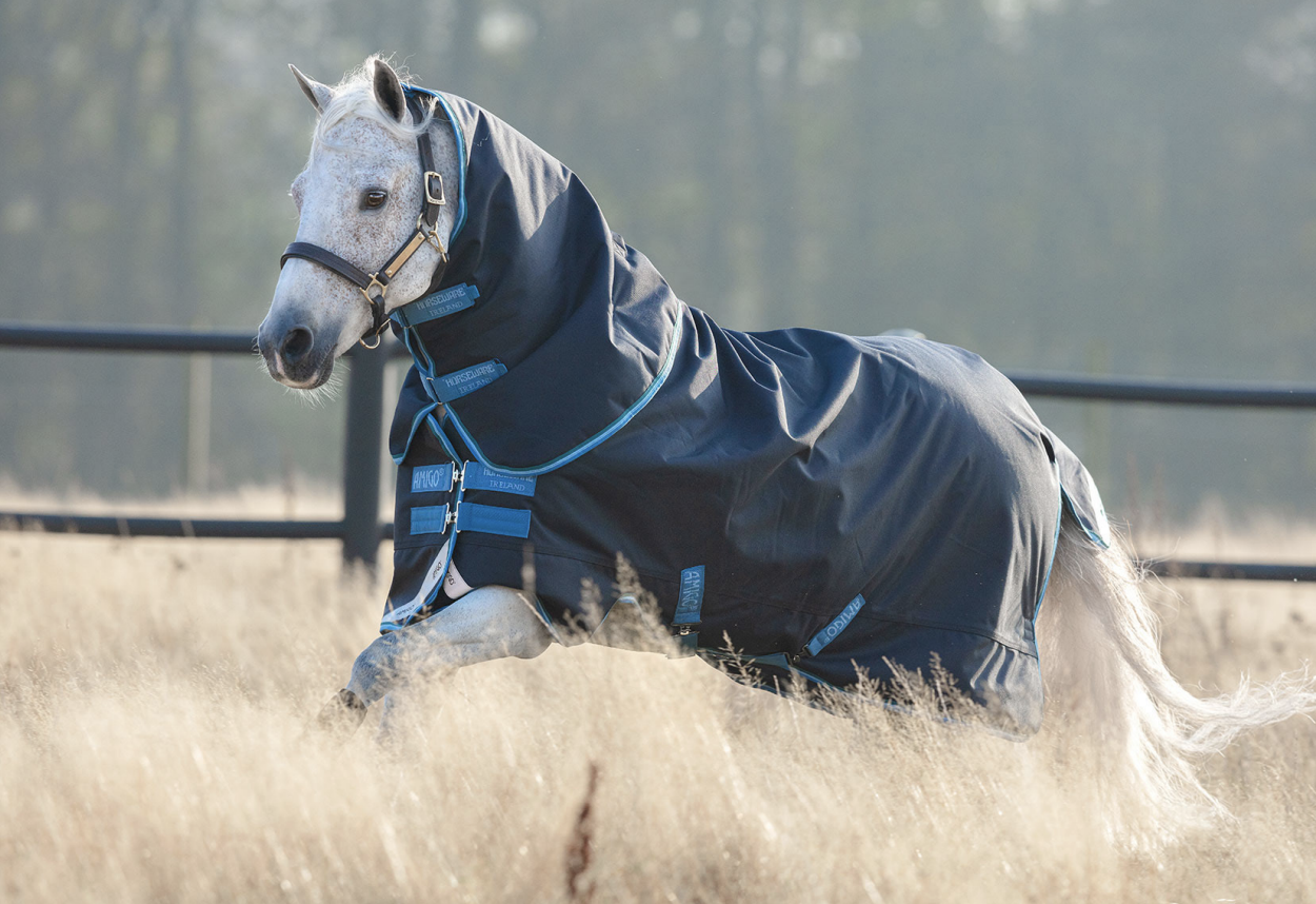 Couverture Amigo Bravo 12 250g by HORSEWARE Couverture Amigo Bravo 12 250g by HORSEWARE, Taille: 6.9 /155, Grammage: 250g