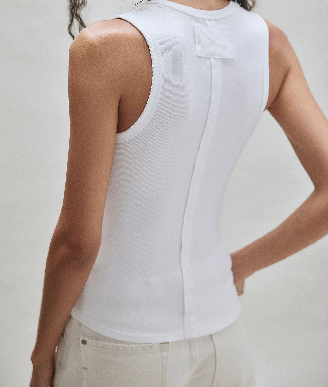 NERIA TANK OB2180045